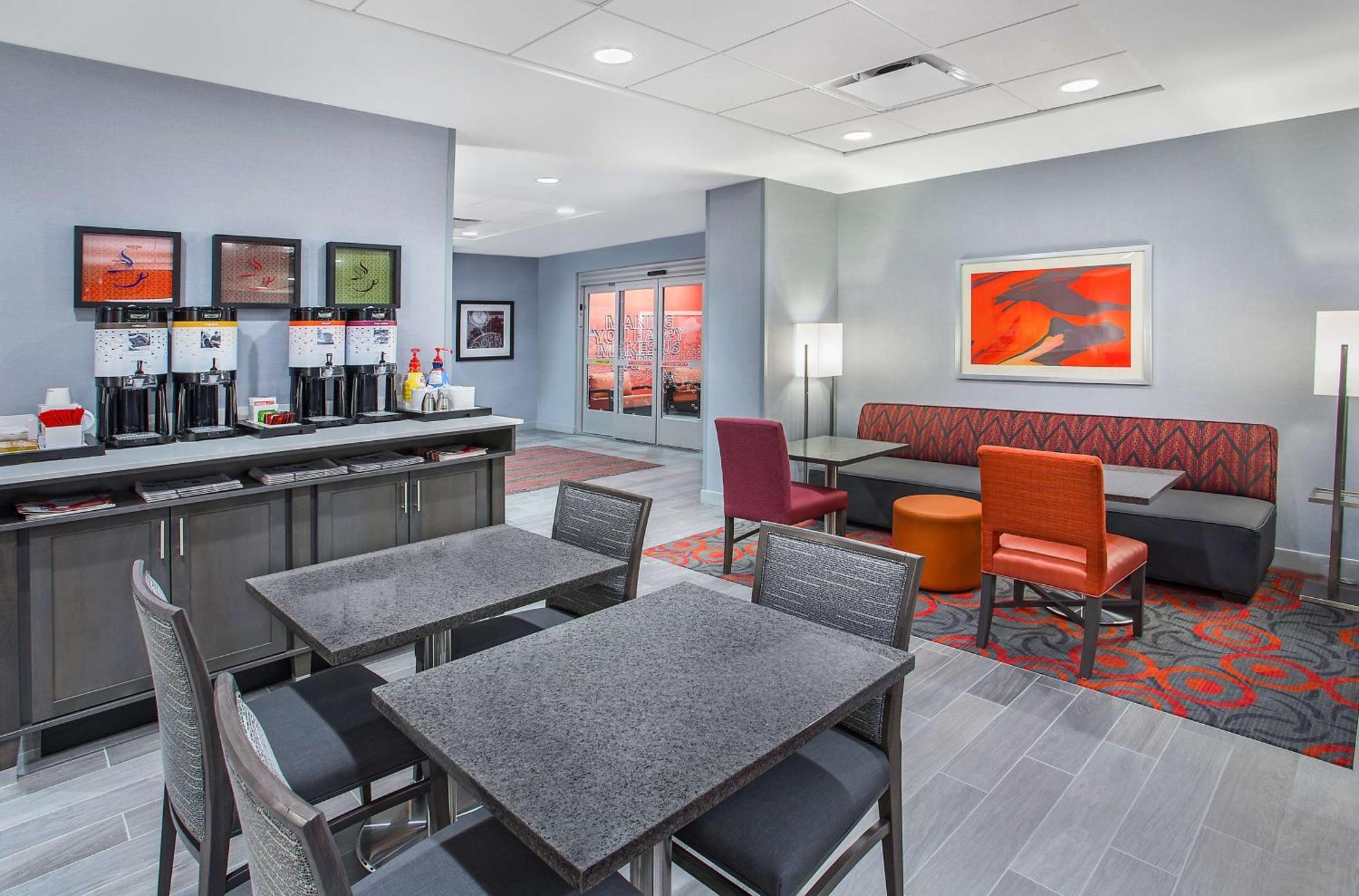 Hampton Inn Венсен Экстерьер фото